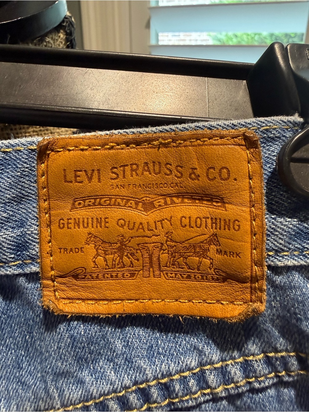 Levi's Side Bow Crop Mom Jeans